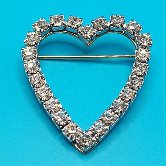 Vintage Clear Rhinestone Heart Brooch, Gold Tone, Prong Set Rhinestones, 1 1/2" - Picture 8 of 10